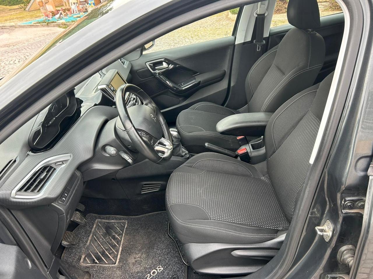 Peugeot 208 PureTech 82 5 porte Allure