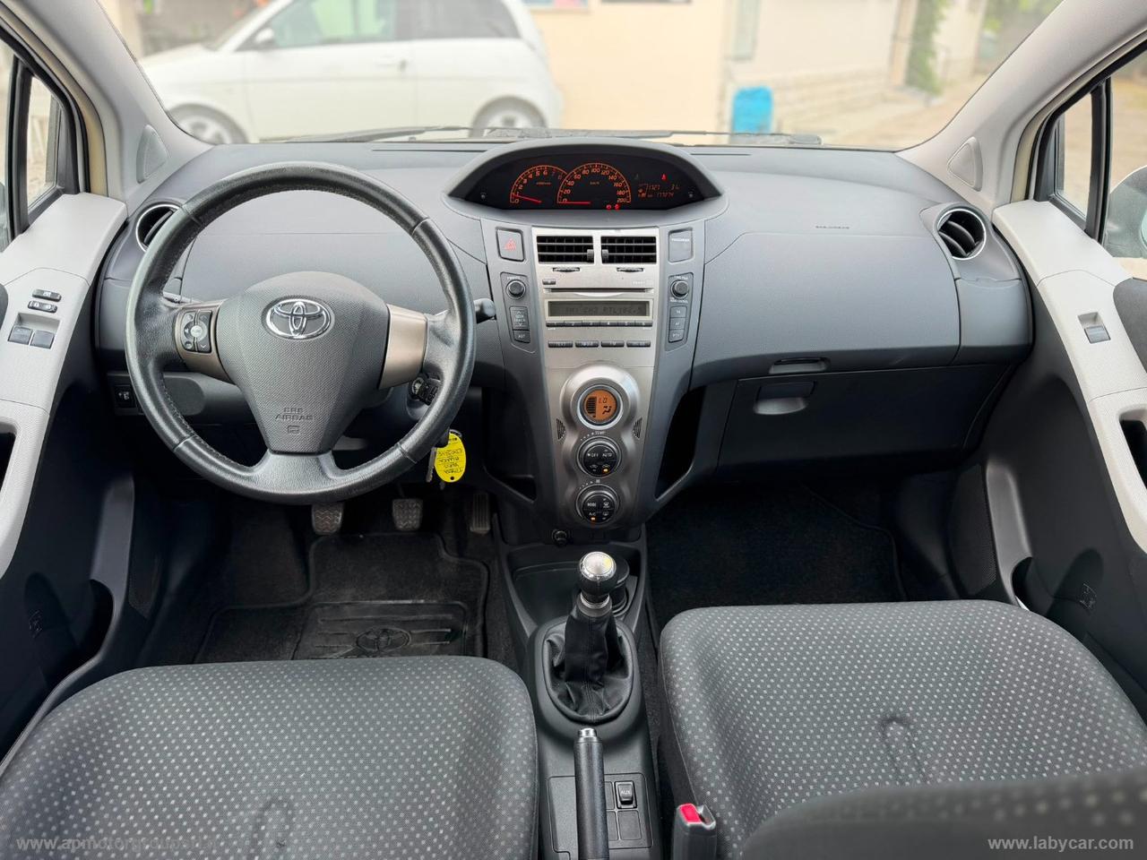 TOYOTA Yaris 1.0 5p. Sol