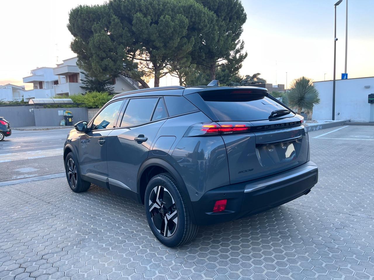 Peugeot 2008 1.2 puretech Allure s&s 100cv Km0 (Pack Vision e Drive Assist + Navigation Pack)