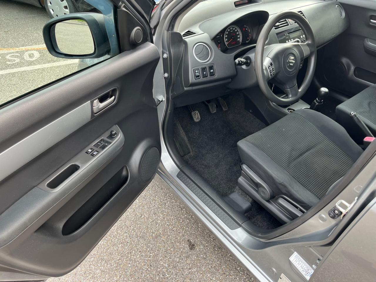 Suzuki Swift 1.3 5porte