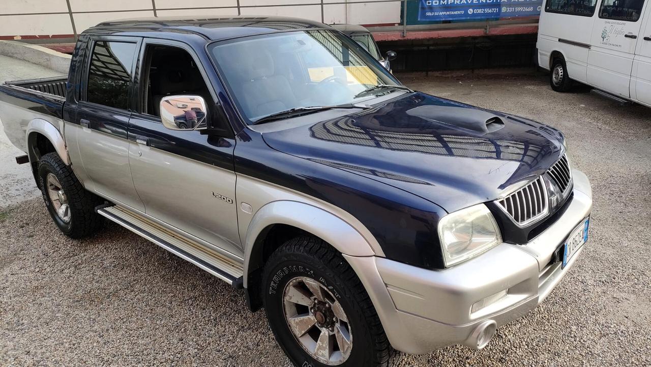 Mitsubishi L200 2.5 TD Double Cab Aut e Gancio