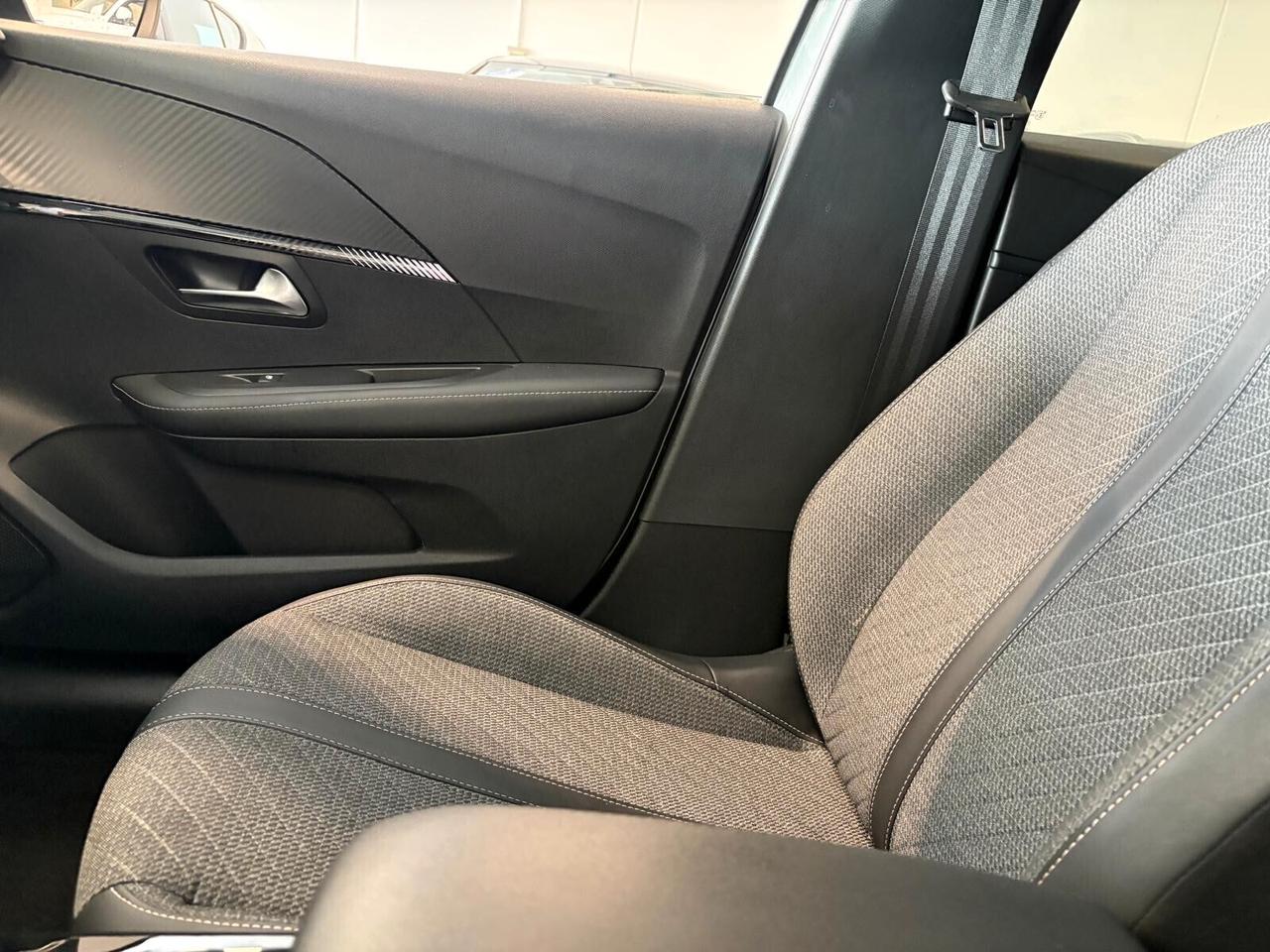 Peugeot 208 ALLURE Hybrid 110 e-DCS6 SPOTICAR