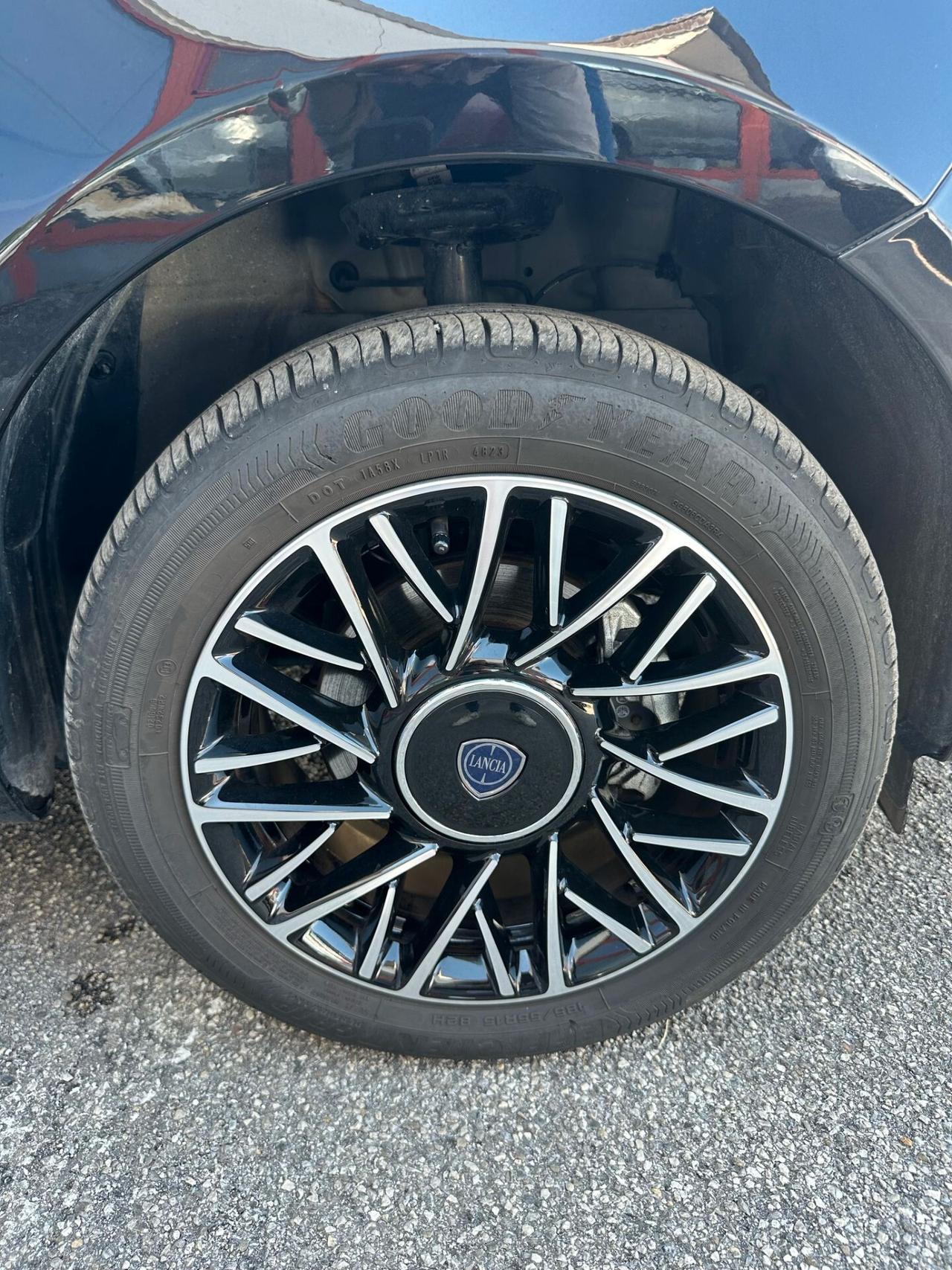 Lancia Ypsilon 1.0 FireFly 5 porte S&S Hybrid Platino