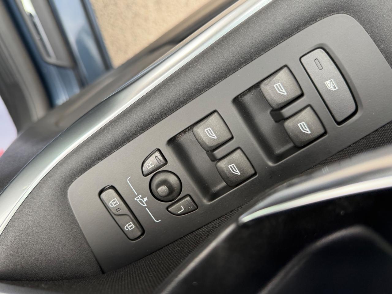 VOLVO V40 2.0D D2 120CV MANUALE FULL LED MY17