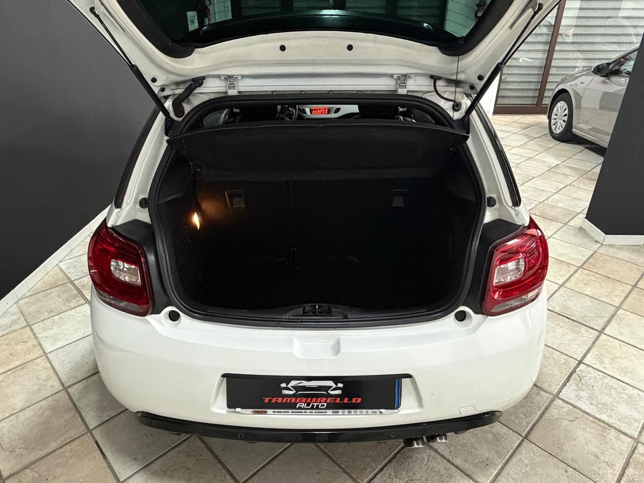 DS 3 1.6 HDi (110) Just Black 2011