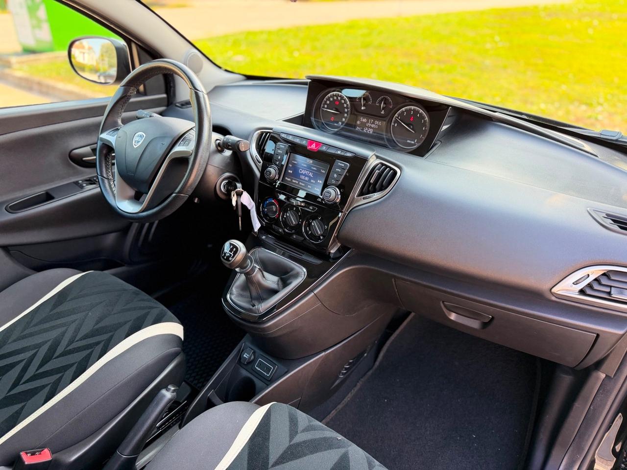 Lancia Ypsilon 1.2 69 CV 5 porte Platinum