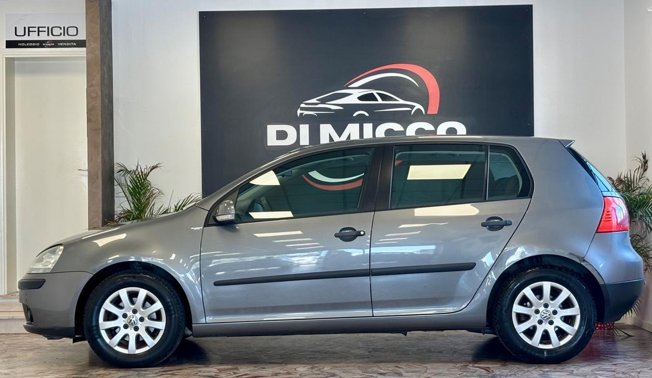 Volkswagen Golf 1.6 16V FSI 5p. Sportline