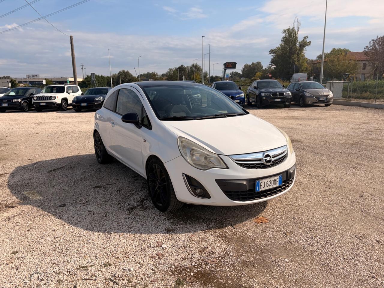 Opel Corsa 1.2 3 porte b-color