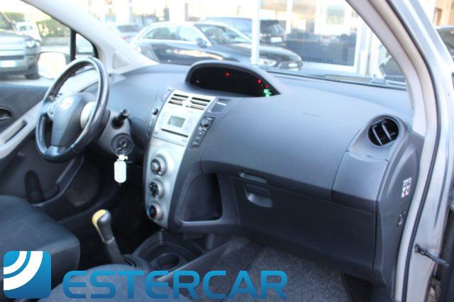 TOYOTA Yaris 1.0 5 porte