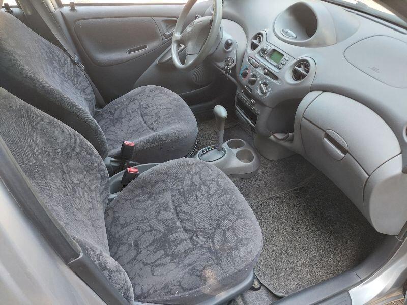 Toyota Yaris 1.3i 16V CAMBIO AUTOMATICO GOMME FRENI NUOVI