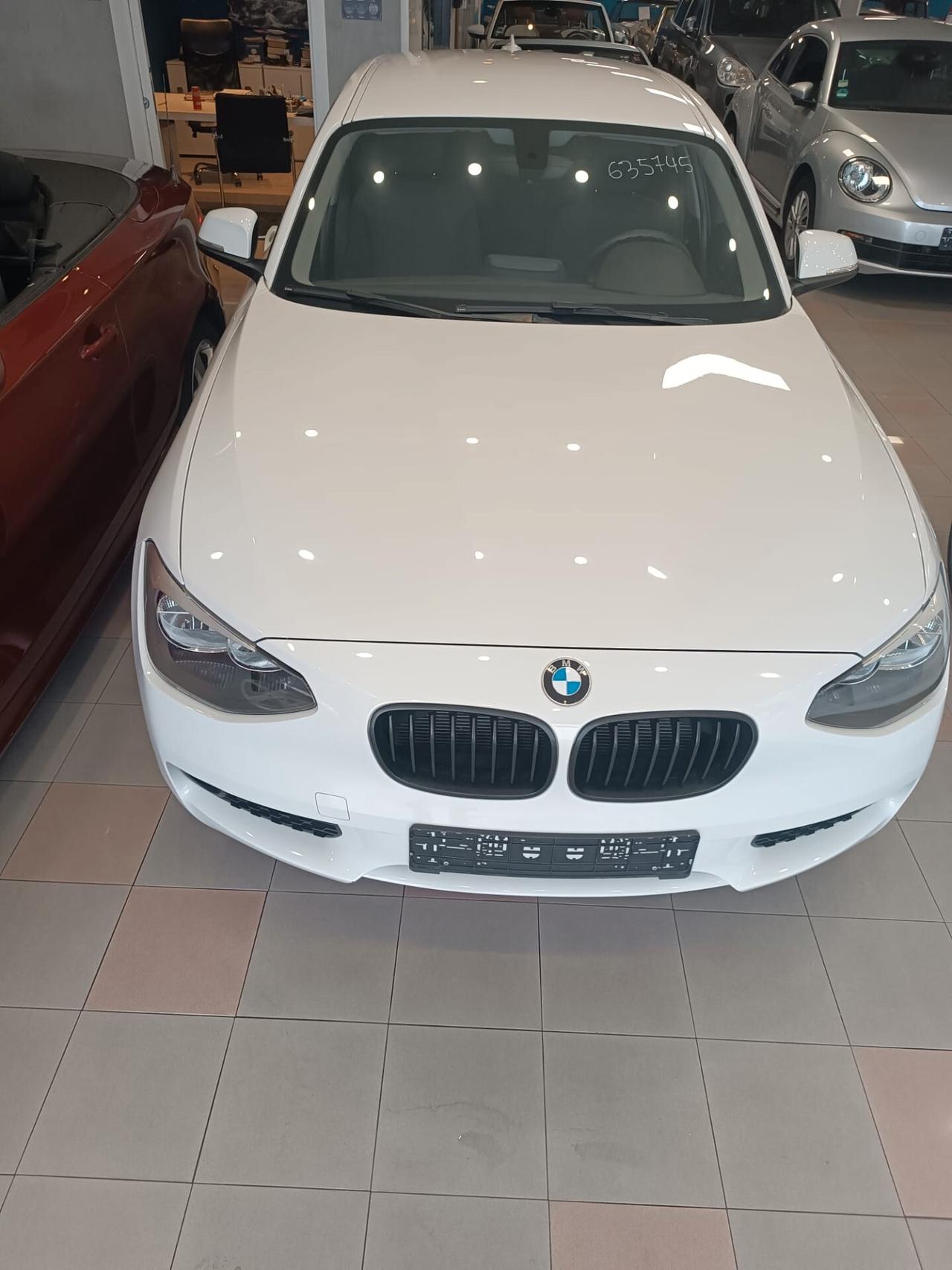 Bmw 114 114i 5p. Urban
