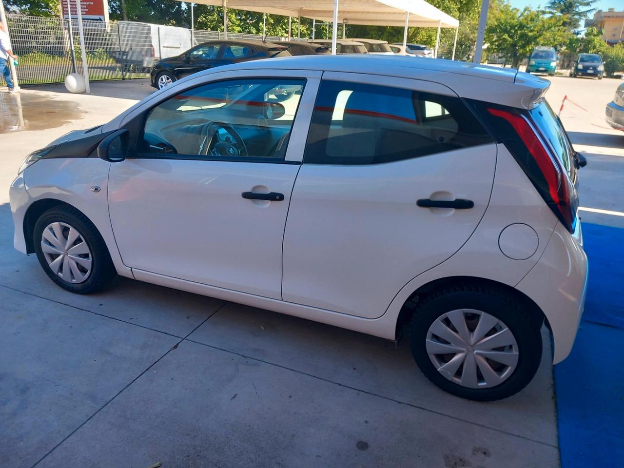 Toyota Aygo Connect 1.0 VVT-i 72 CV 5 porte x-play