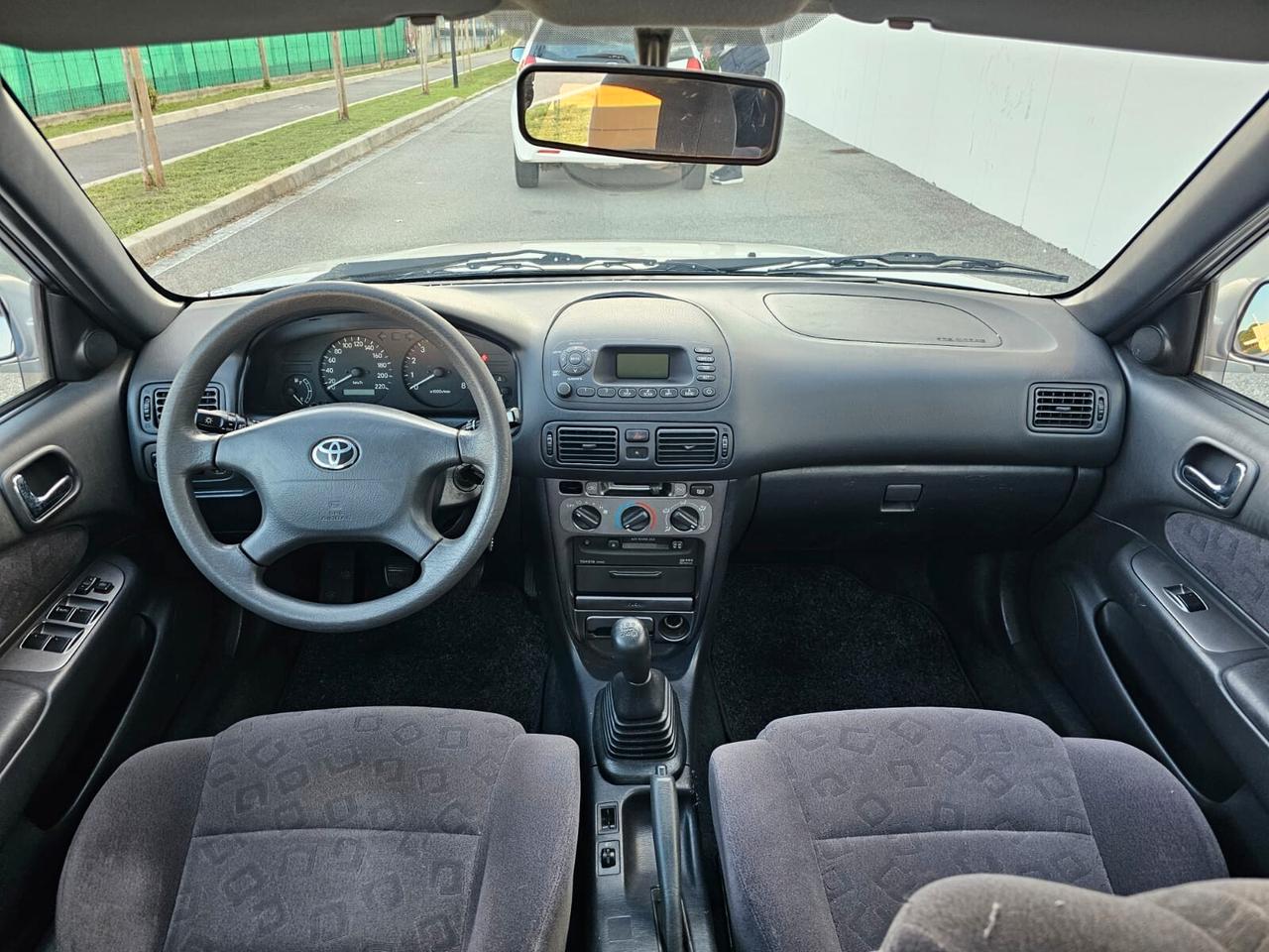 Toyota Corolla 1.6 benzina