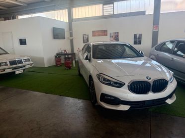 Bmw 118 118d 5p. Business Advantage