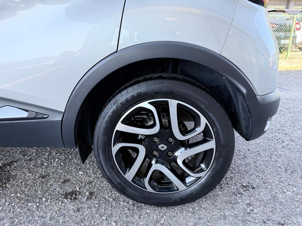 Renault Captur 0.9 tce Intens (energy r-link) 90cv E6