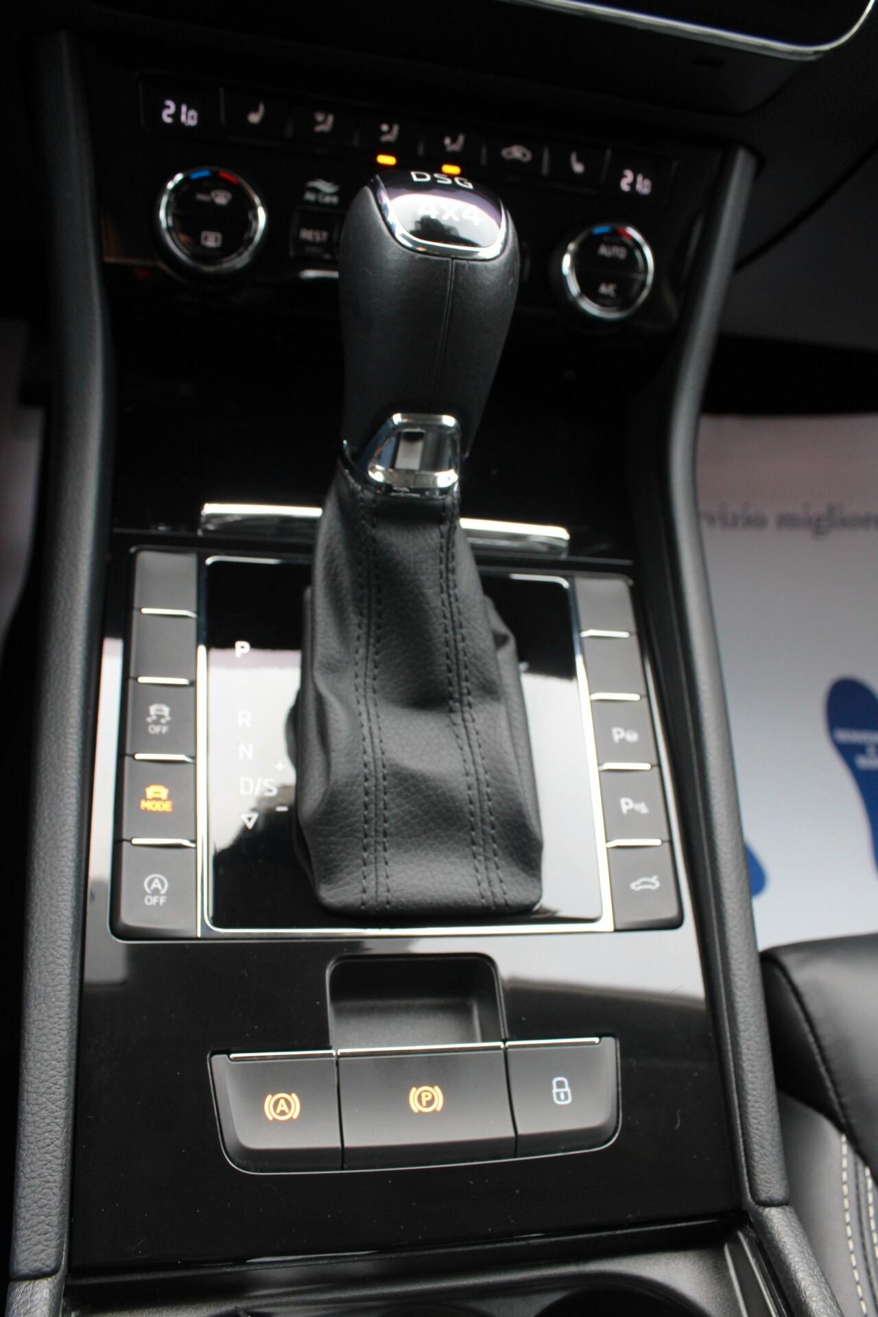 Skoda Superb Wagon 2.0 tdi 4x4 DSG Laurin&Klement 200cv