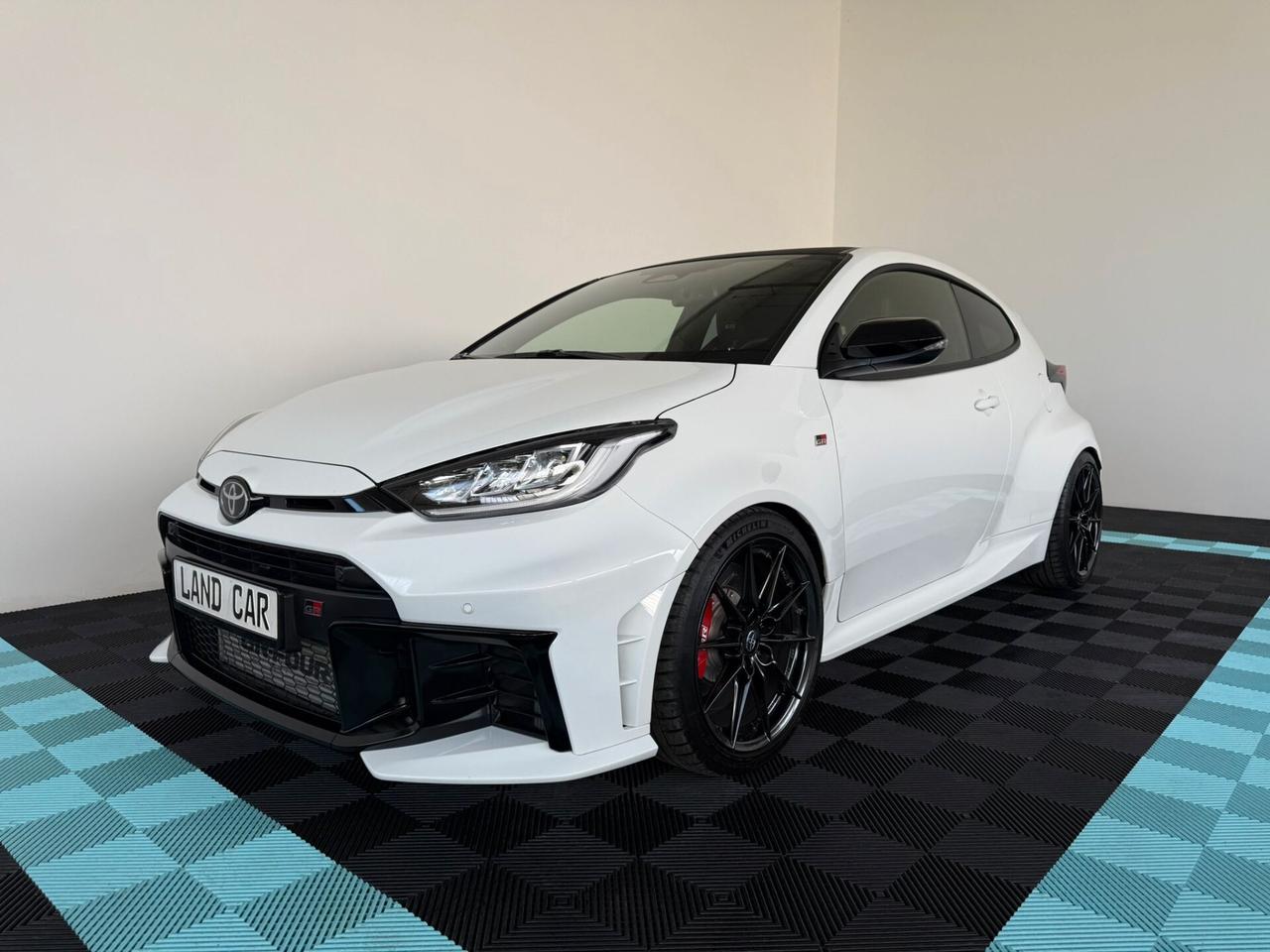 Toyota Yaris 1.6 Turbo GR Circuit DAT BBS TECH PACK