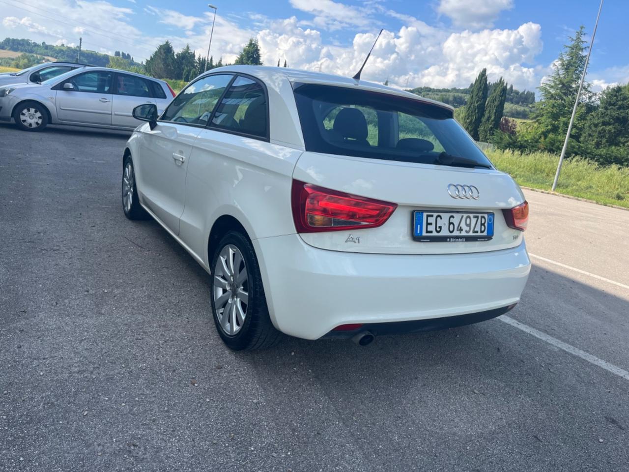 Audi A1 1.6 TDI 90 CV OK ANCHE NEOPATENTATI