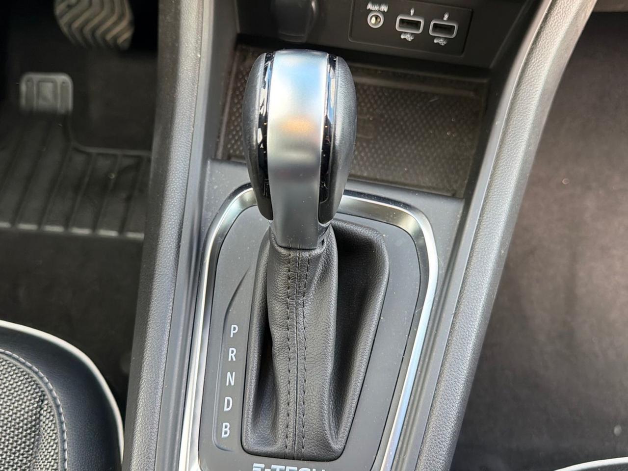 Renault Captur 1.6 e-tech hybrid intens 145cv auto