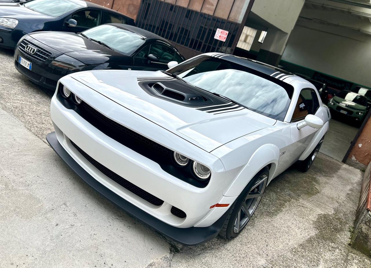 Dodge Challenger 5.7 V8 Shaker wide body