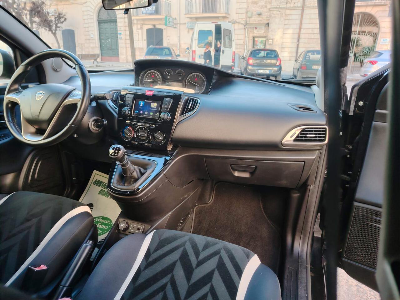 Lancia Ypsilon 1.2 69 CV 5 porte Gold