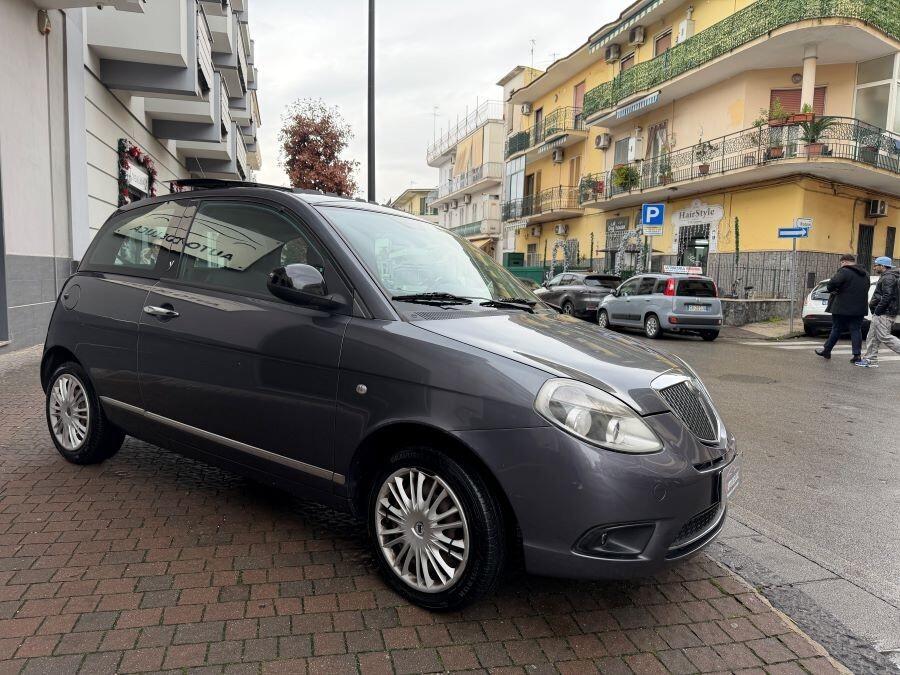 lancia ypsilon 1.3 mjet platino certificata tetto