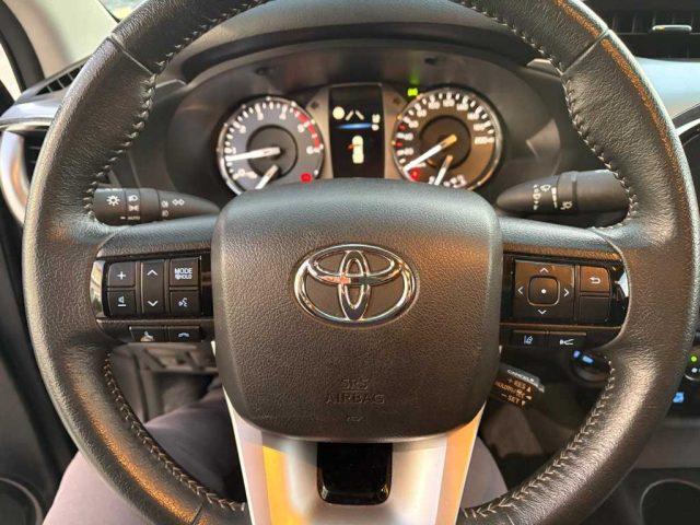 TOYOTA Hilux 4ª serie - 2.4 D-4D A/T 4WD 4 porte Double Cab