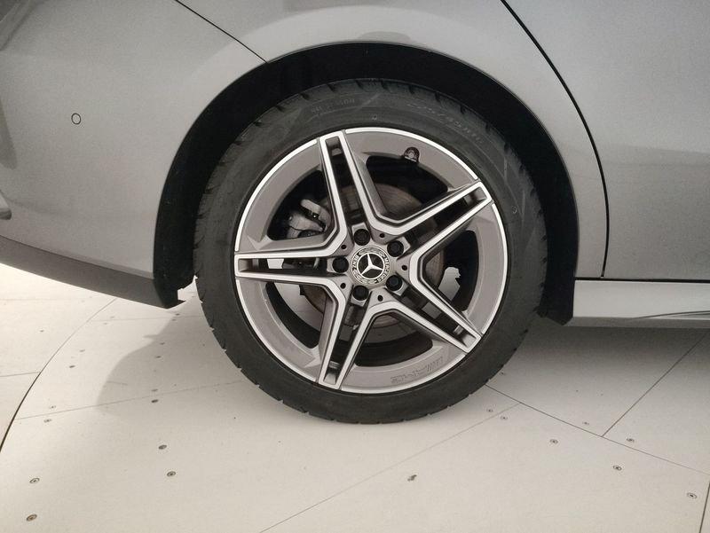 Mercedes-Benz CLA Shooting Brake 180 d Premium auto