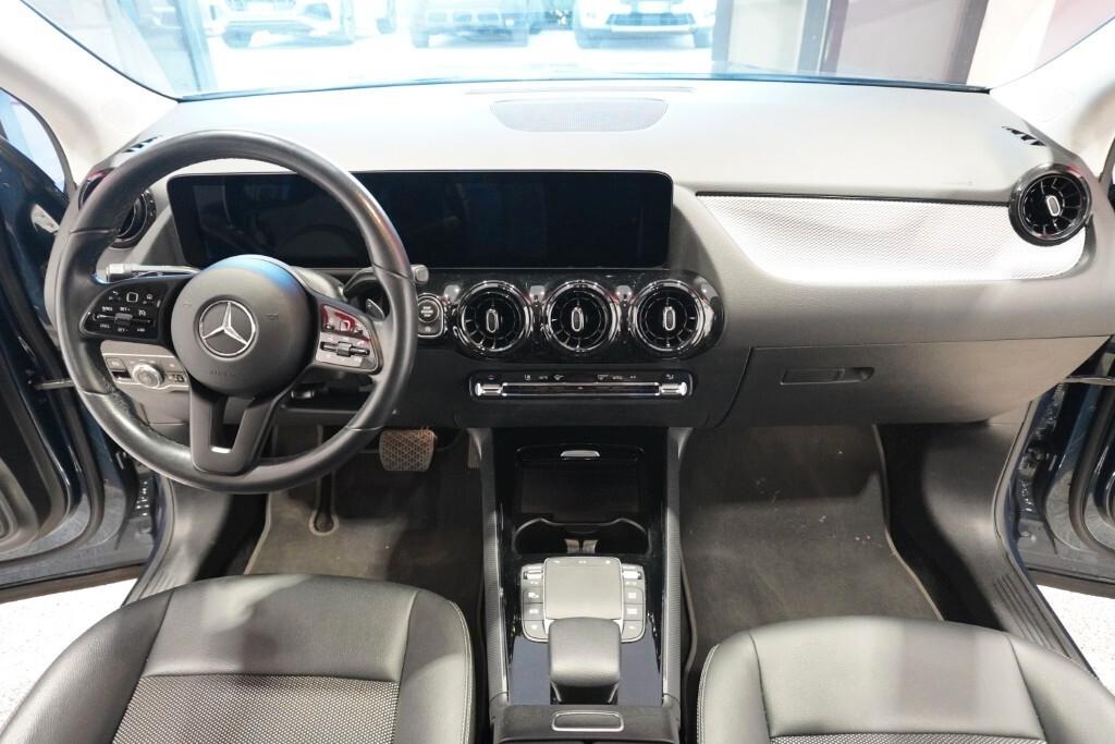 MERCEDES-BENZ GLA 180D 115CV AUTOMATIC BUSINESS SOLUTION ( CRUISE - PELLE - NAVI PREMIUM - PARK ASSIST - TELECAMERA POST. )