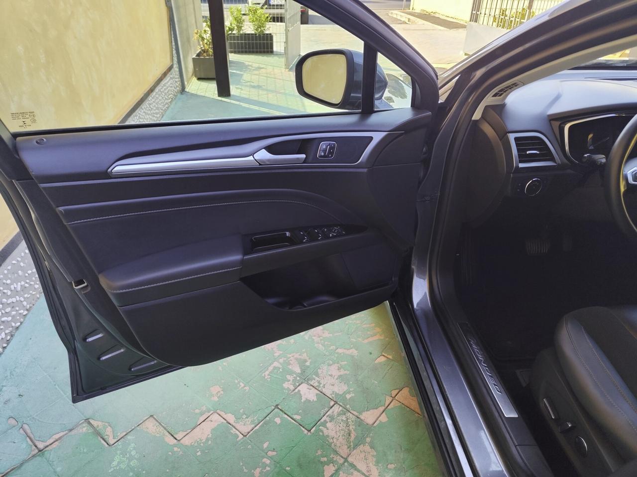 Ford Mondeo Full Hybrid 2.0 187 CV eCVT 4 porte Titanium Business