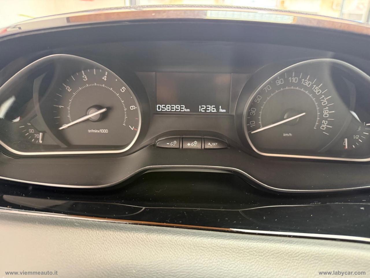 PEUGEOT 208 PureTech 82 5p. Allure