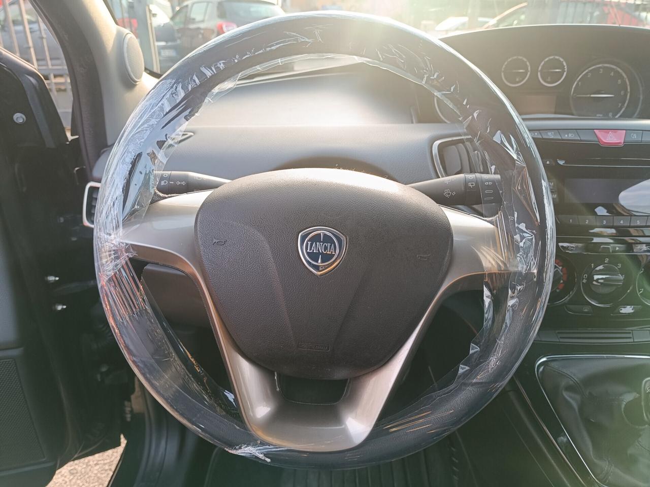 Lancia Ypsilon 1.2 69 CV 5 porte Platinum