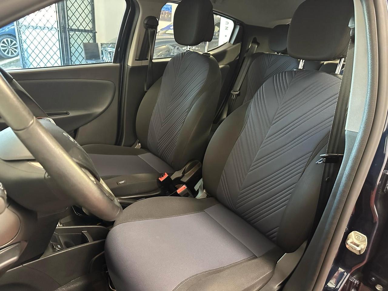 Lancia Ypsilon 1.0 FireFly 5 porte S&S Hybrid Ecochic Gold