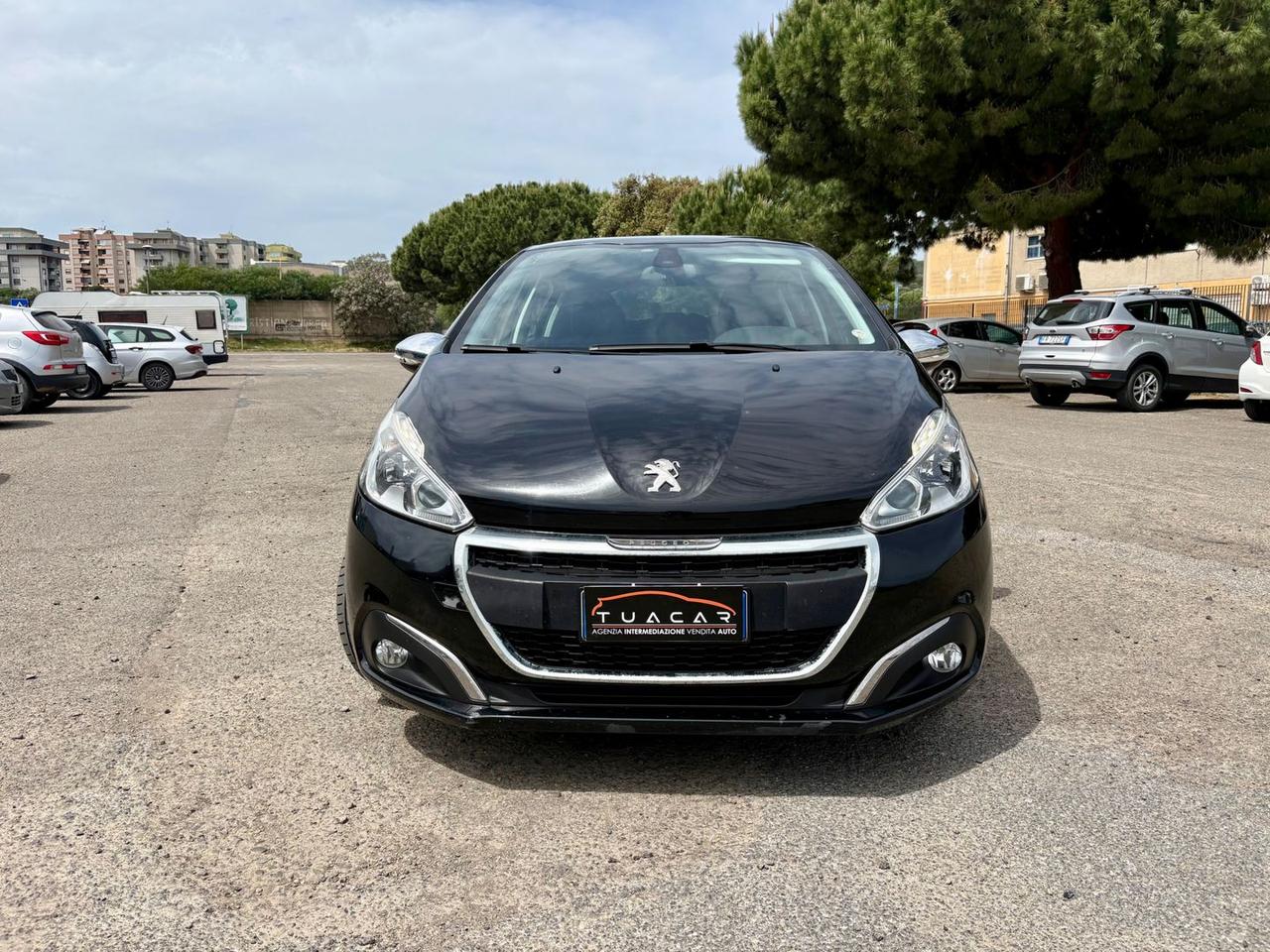 Peugeot 208 Allure 1.6 Blue HDI 75 #10654