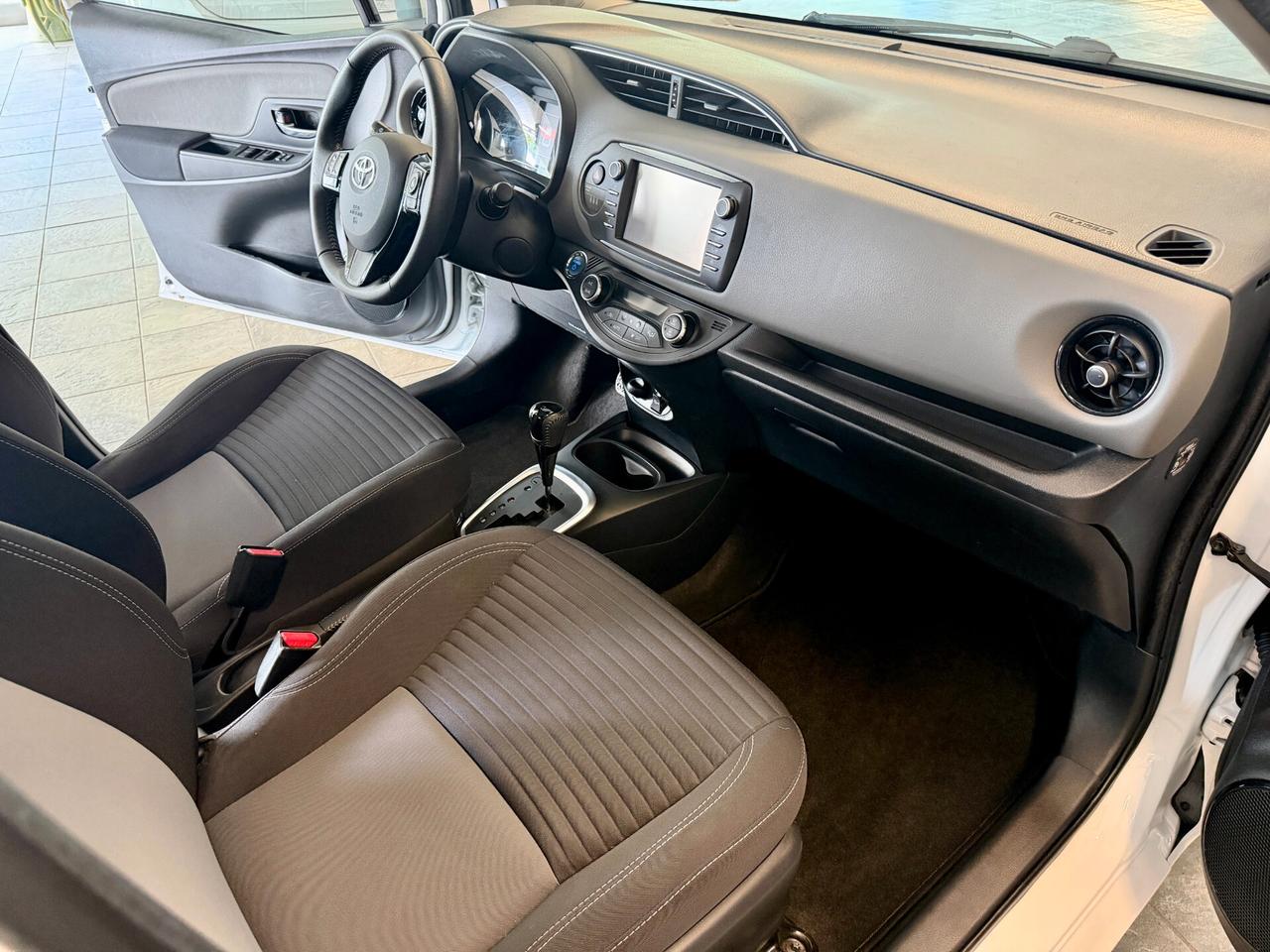 Toyota Yaris 1.5 Hybrid Active-CAMBIO AUTOMATICO-NEOPATENTATI-