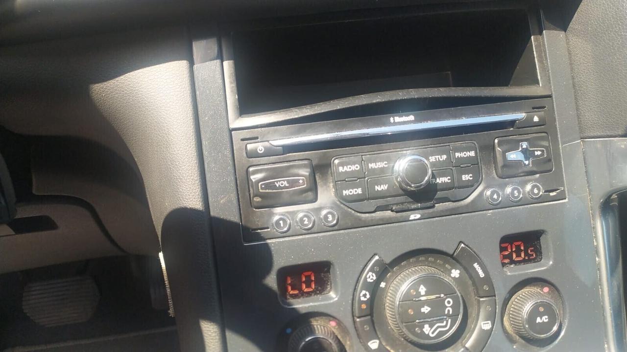 Peugeot 3008 1.6 e-HDi 112CV cambio robotizzato S.