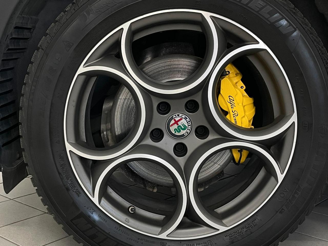 Alfa Romeo Stelvio 2.2 TD 190 CV EXECUTIVE 19" PELLE PINZE GIALLE RETROCAMERA