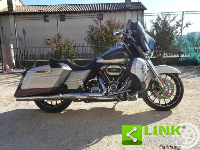 HARLEY-DAVIDSON FLHX Street Glide CVO