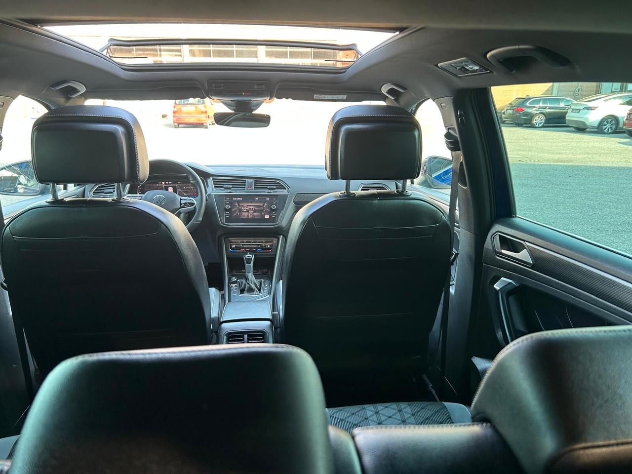 Volkswagen Tiguan 2.0 TDI 150 CV SCR DSG R-Line TETTO PANORAMICO