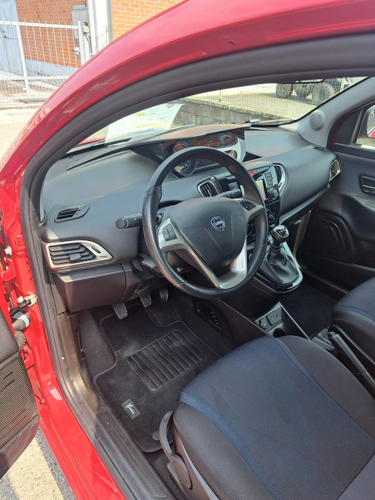 Lancia Ypsilon 1.0 FireFly 5 porte S&S Hybrid Ecochic Gold NESSUN VINCOLO DI FINANZIAMENTO