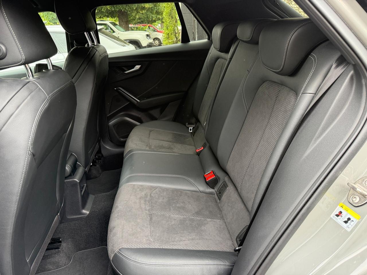 Audi Q2 40 TFSI S tronic Identity Black S Line QUATTRO