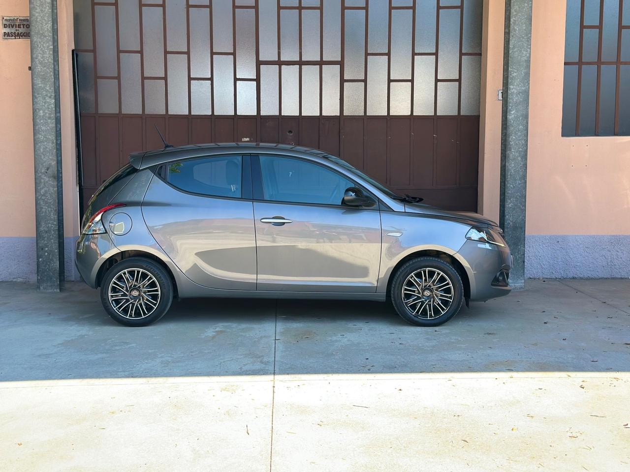 Lancia Ypsilon 1.0 FireFly S&S Hybrid 66’000km!