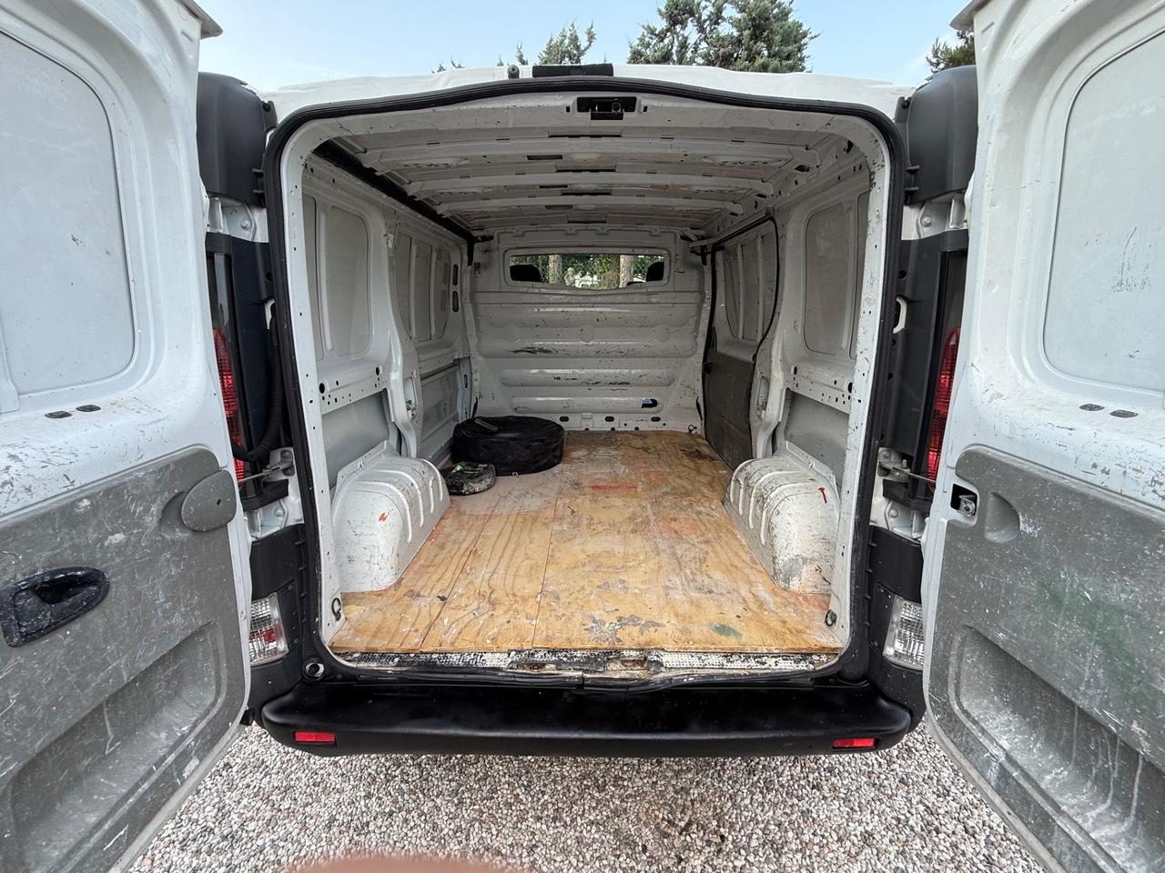 Opel Vivaro 27 2.0i 16V PC-TN Furgone