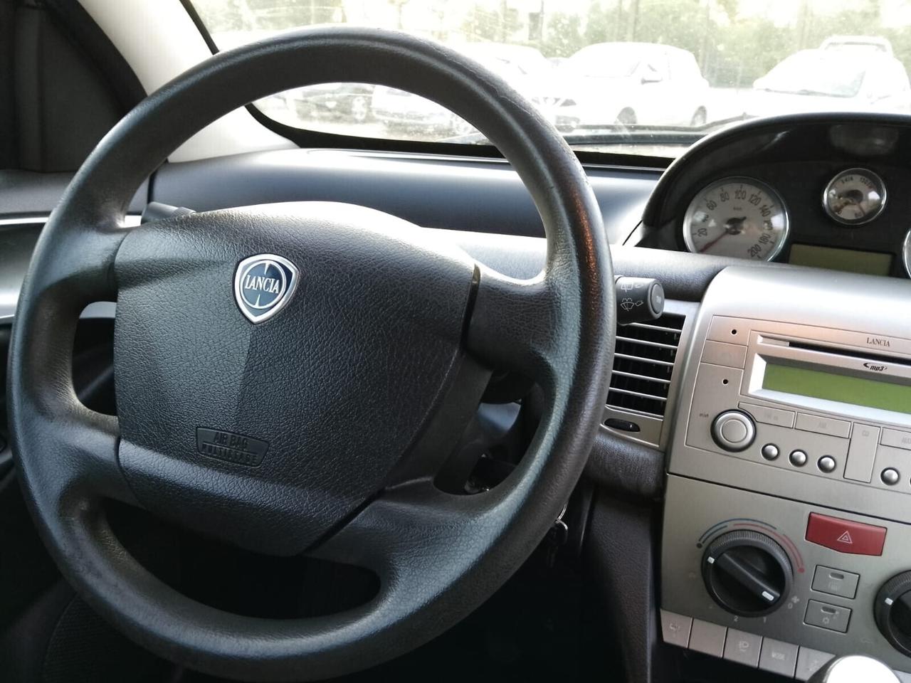 Lancia Ypsilon 1.3 MJT 75 CV Oro