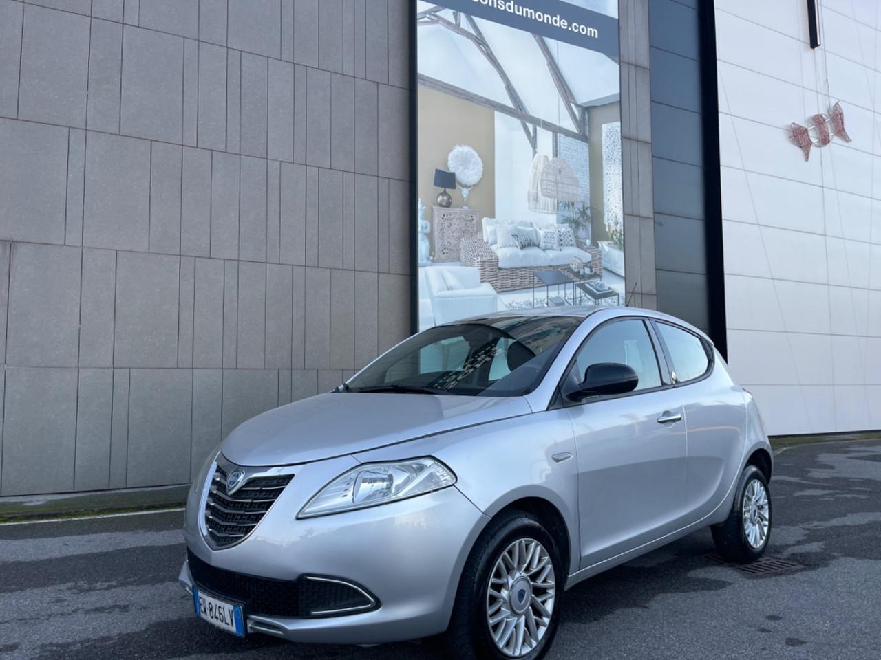 Lancia Ypsilon 0.9 TwinAir 85 CV 5 porte Metano Ecochic Gold