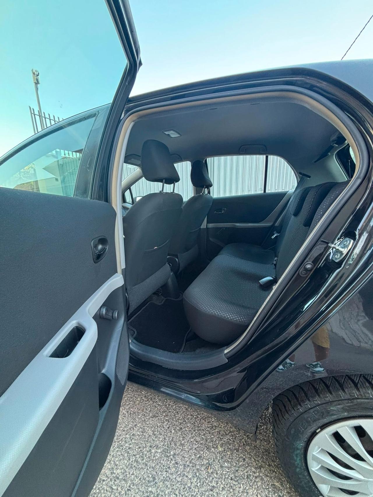 Toyota Yaris 1.0 5 porte Sol ANNO 2010