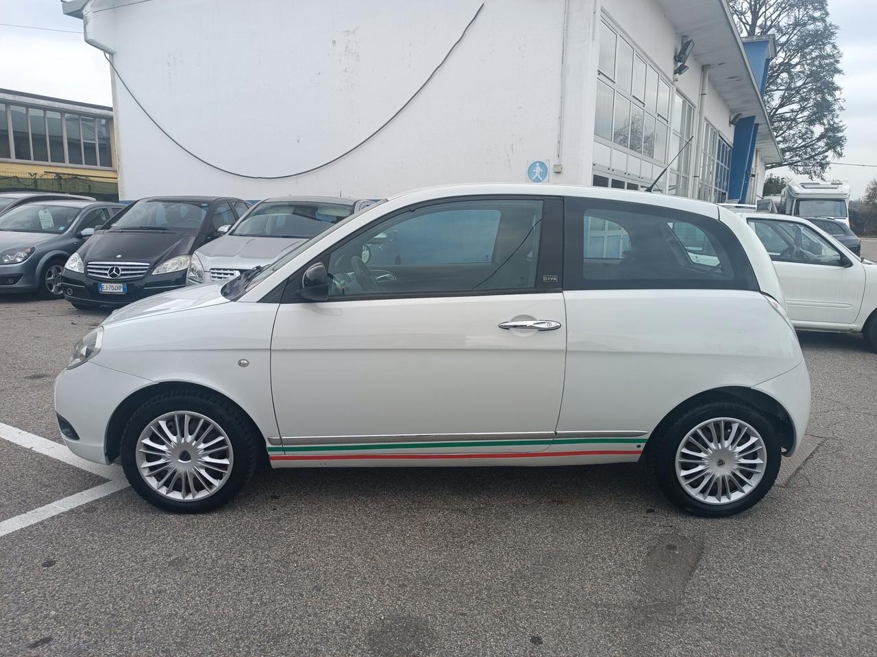 Lancia Ypsilon 1.2 69 CV Unyca