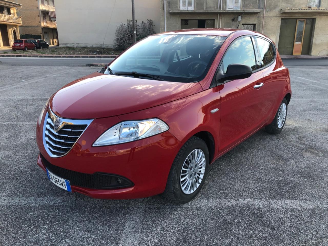 Lancia Ypsilon 1.2 69 CV 5 porte S&S Silver