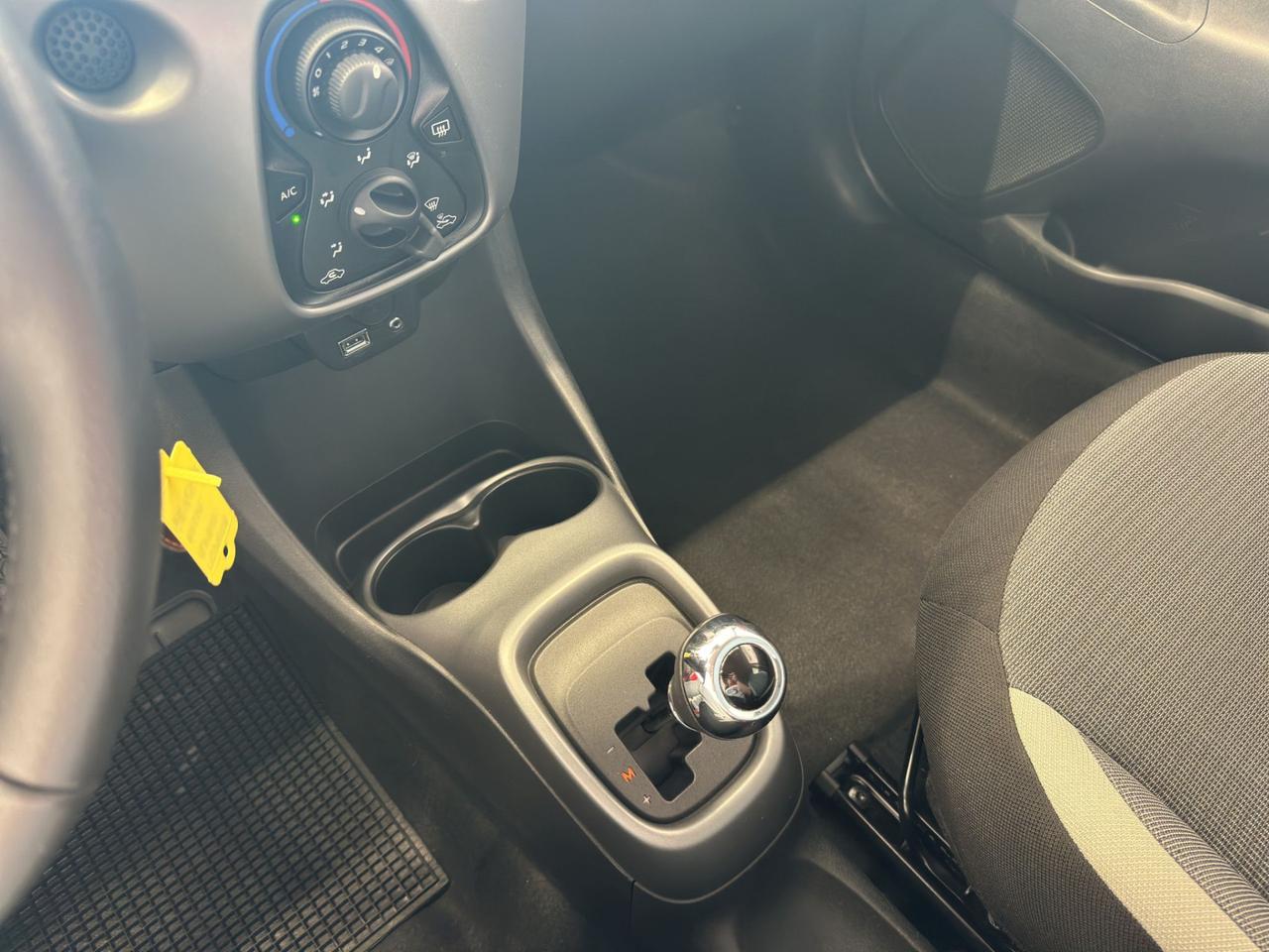 Toyota Aygo 5p 1.0 x-play m-mt 72cv