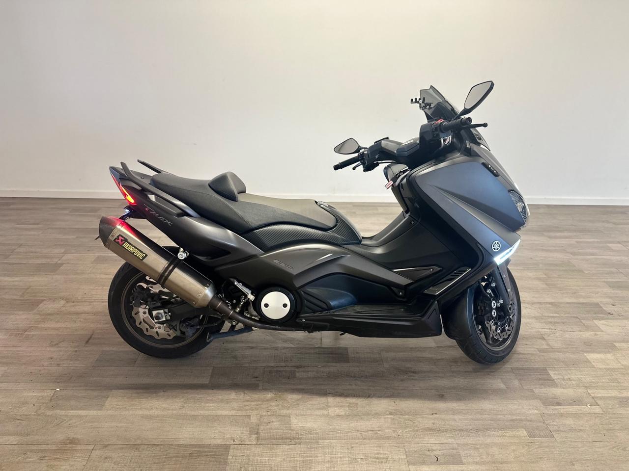 Yamaha TMAX 530 Iron Max SCARICO AKRAPOVIC